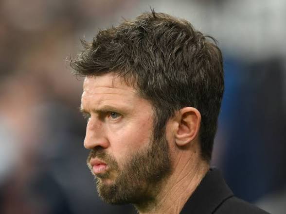 images (19) Manchester United crisis Lisandro Martinez fallout showing Michael Carrick looking tense and focused with a concerned side profile expression on the touchline.